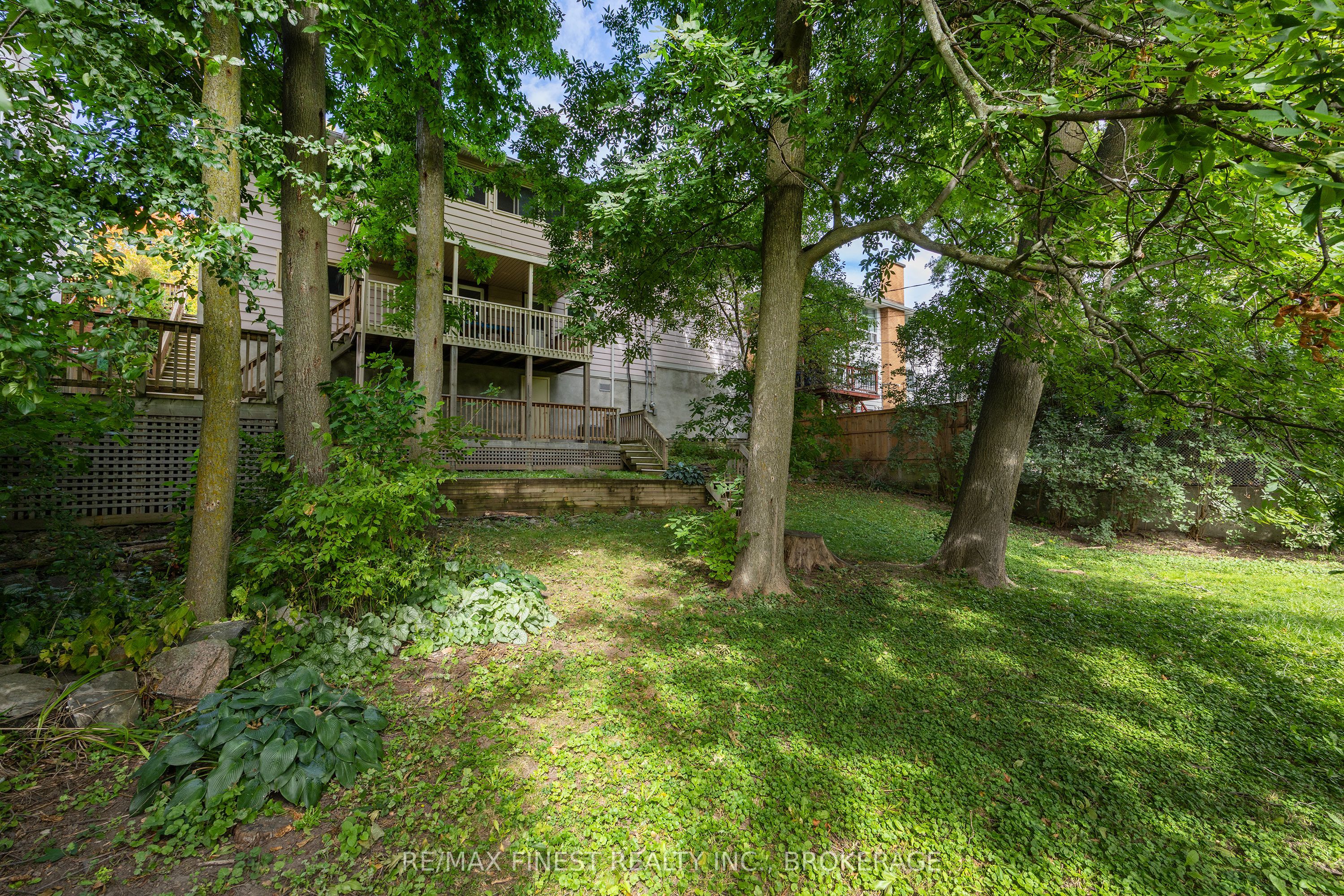 933 Mayfair Crescent Property Photo 38