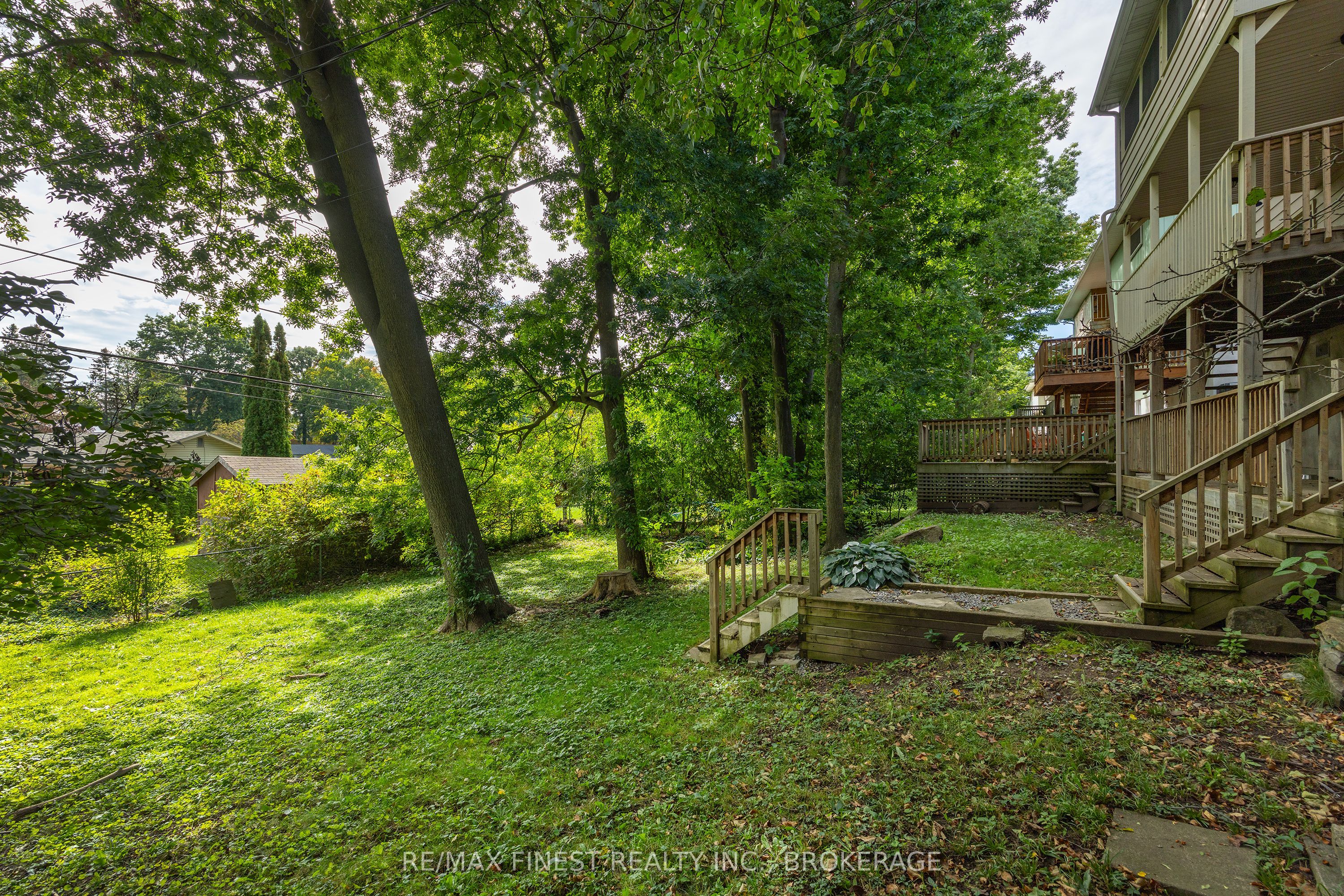 933 Mayfair Crescent Property Photo 40
