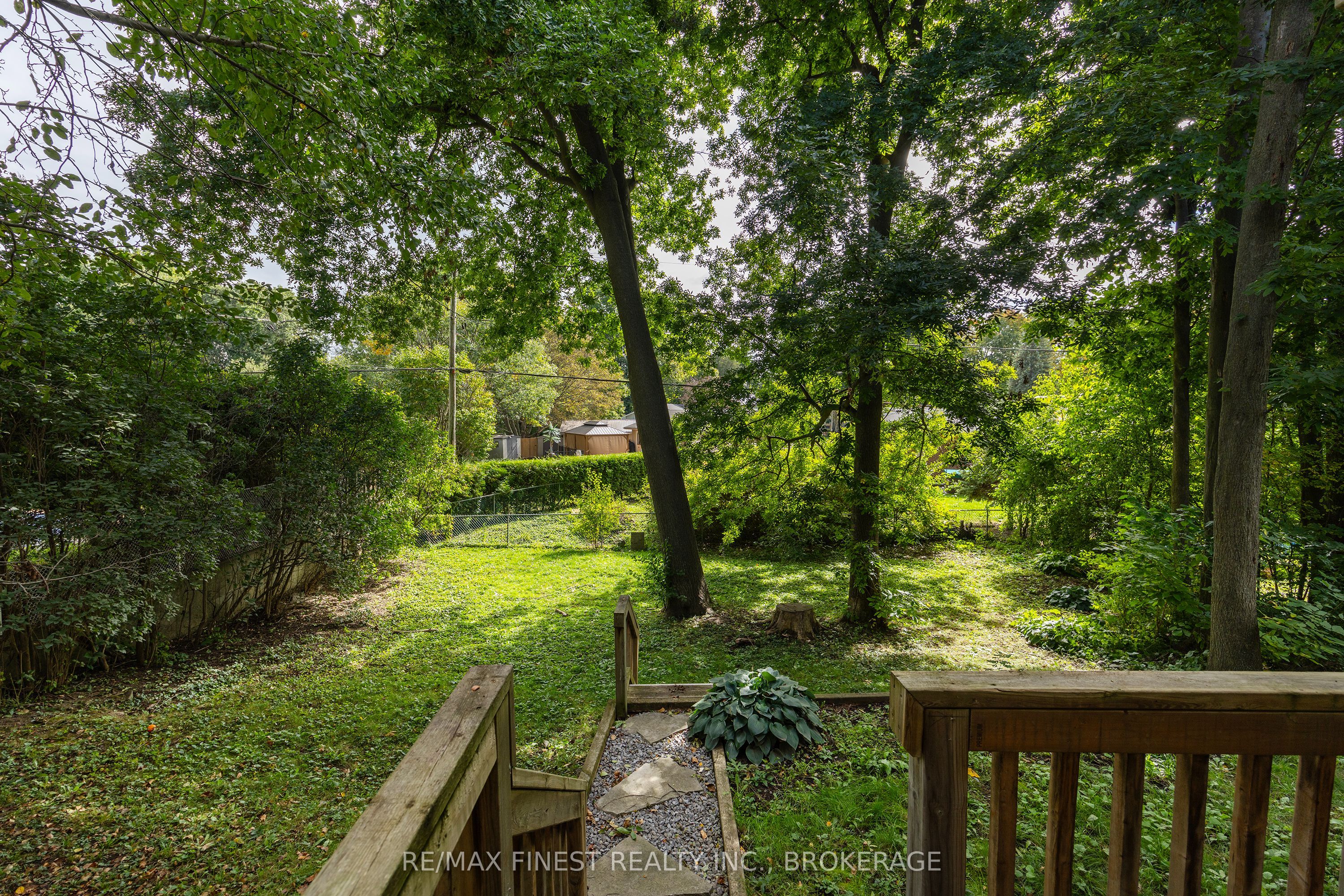 933 Mayfair Crescent Property Photo 42