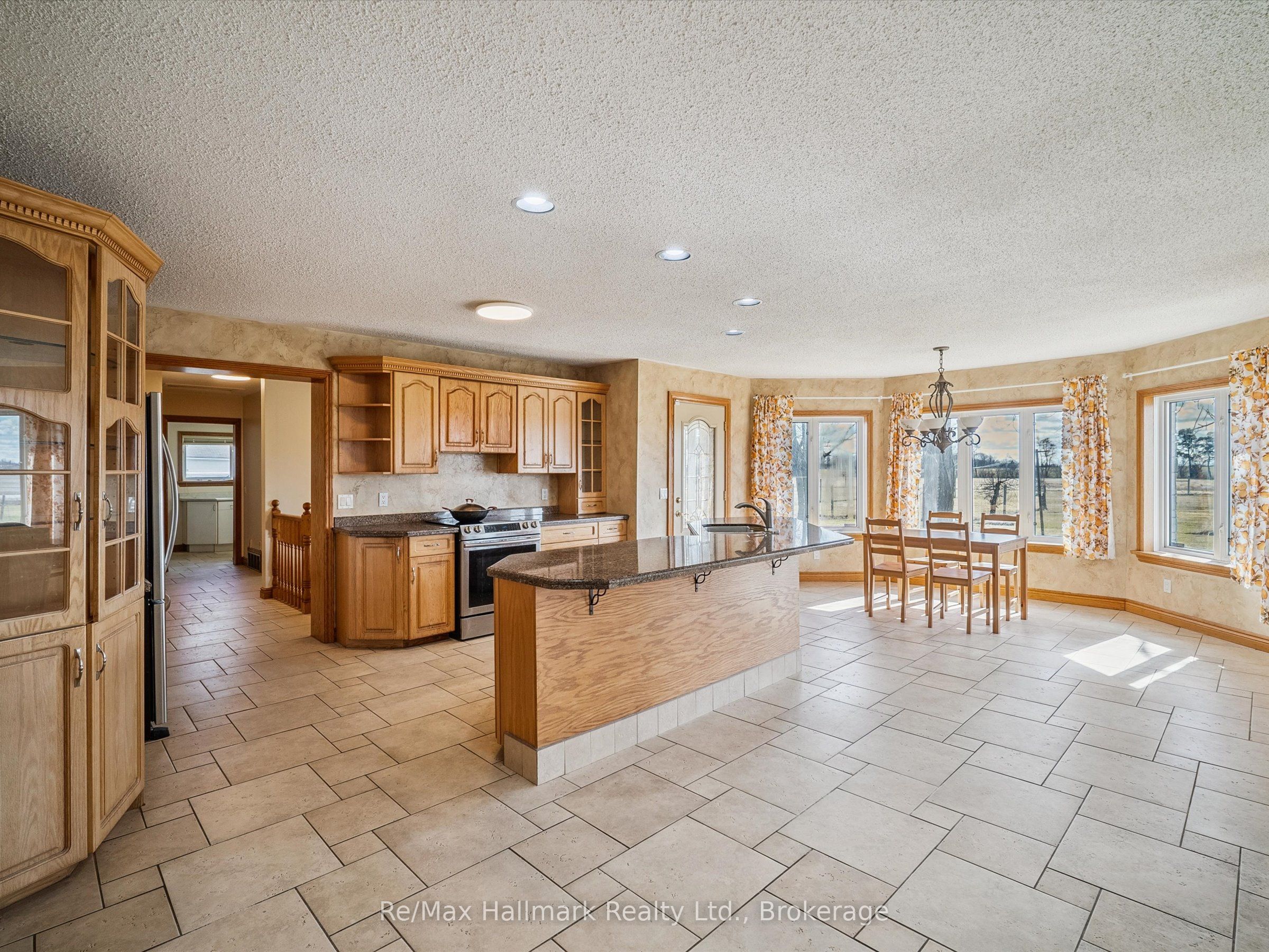 232 Eighth Road E Property Photo 19