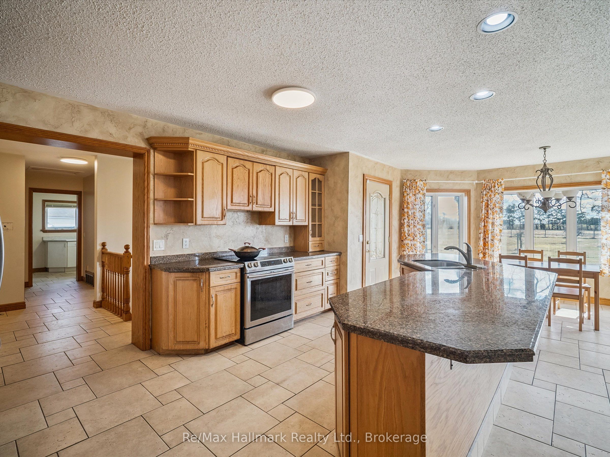 232 Eighth Road E Property Photo 21