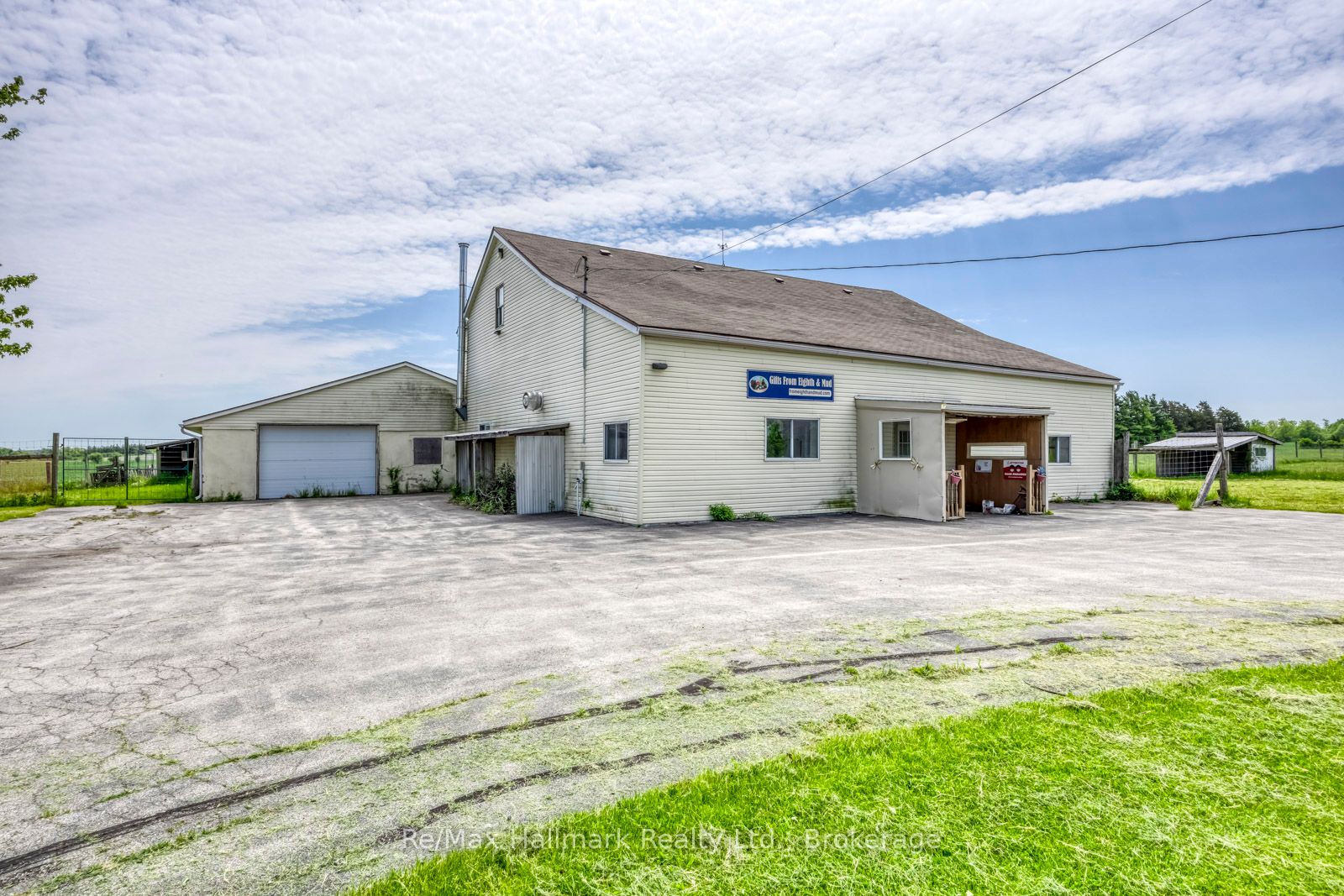 232 Eighth Road E Property Photo 48
