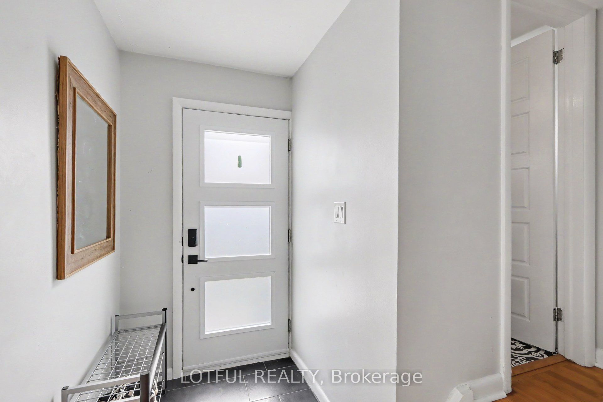 2226 Saunderson Drive Property Photo 4