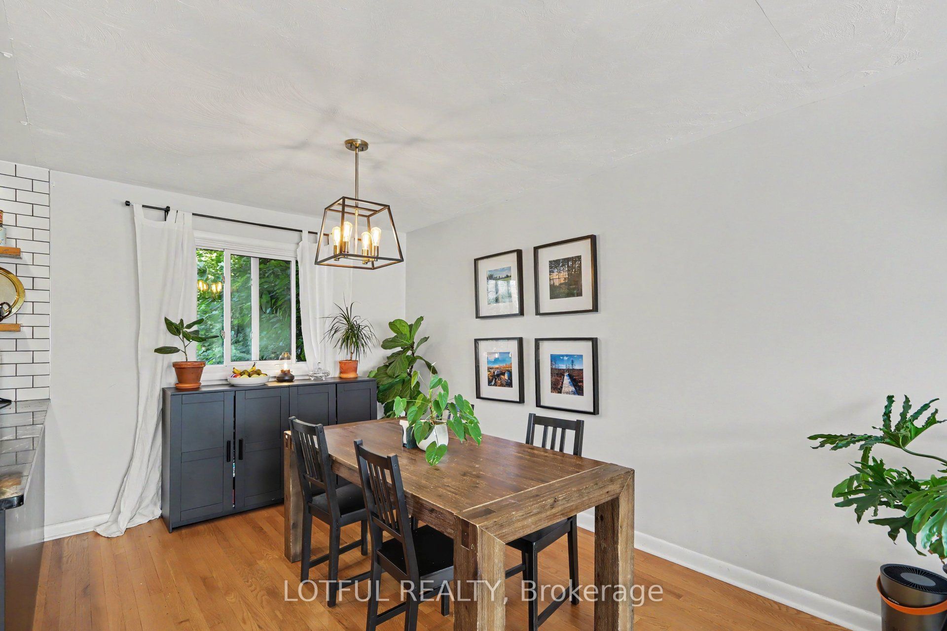 2226 Saunderson Drive Property Photo 8