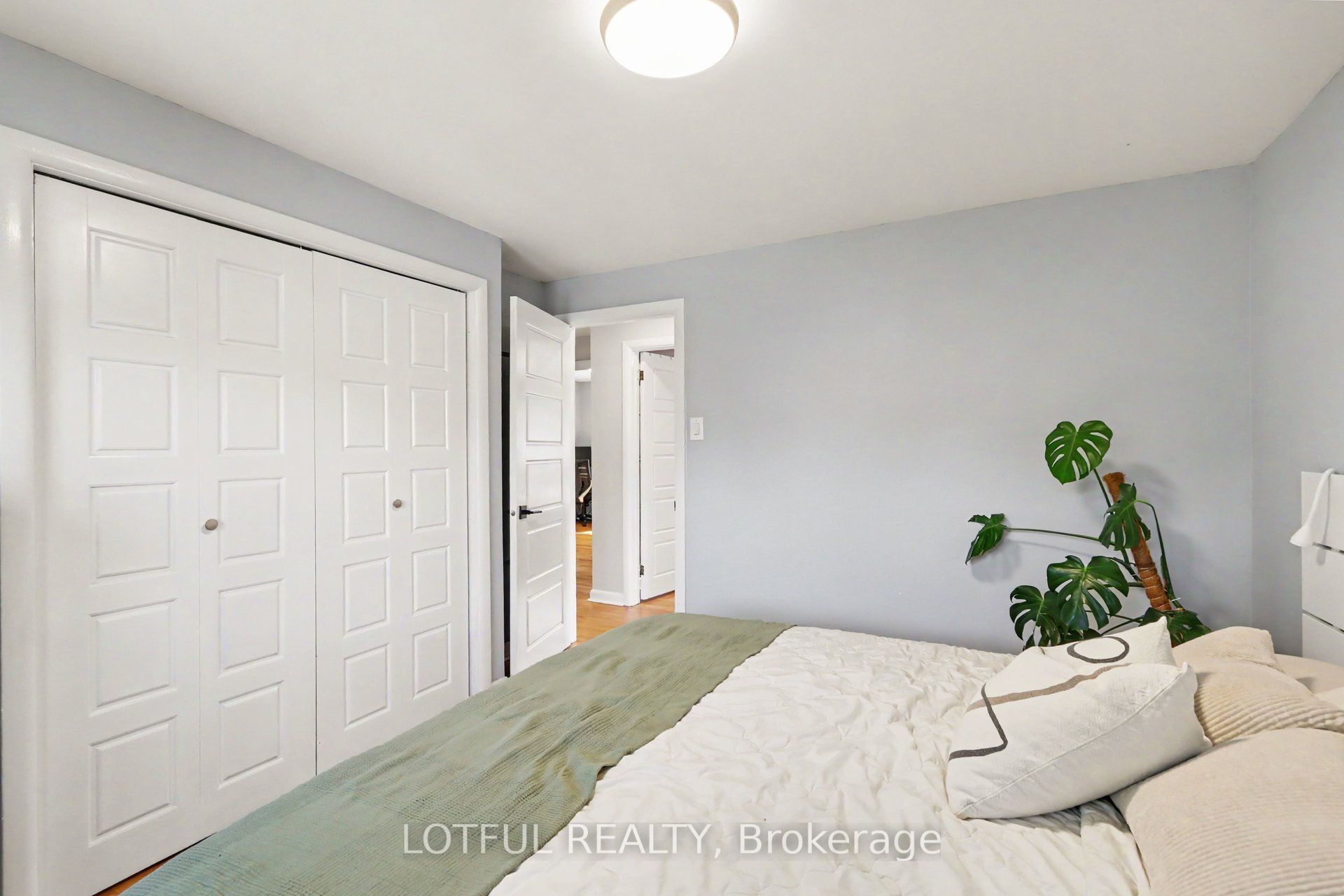 2226 Saunderson Drive Property Photo 13