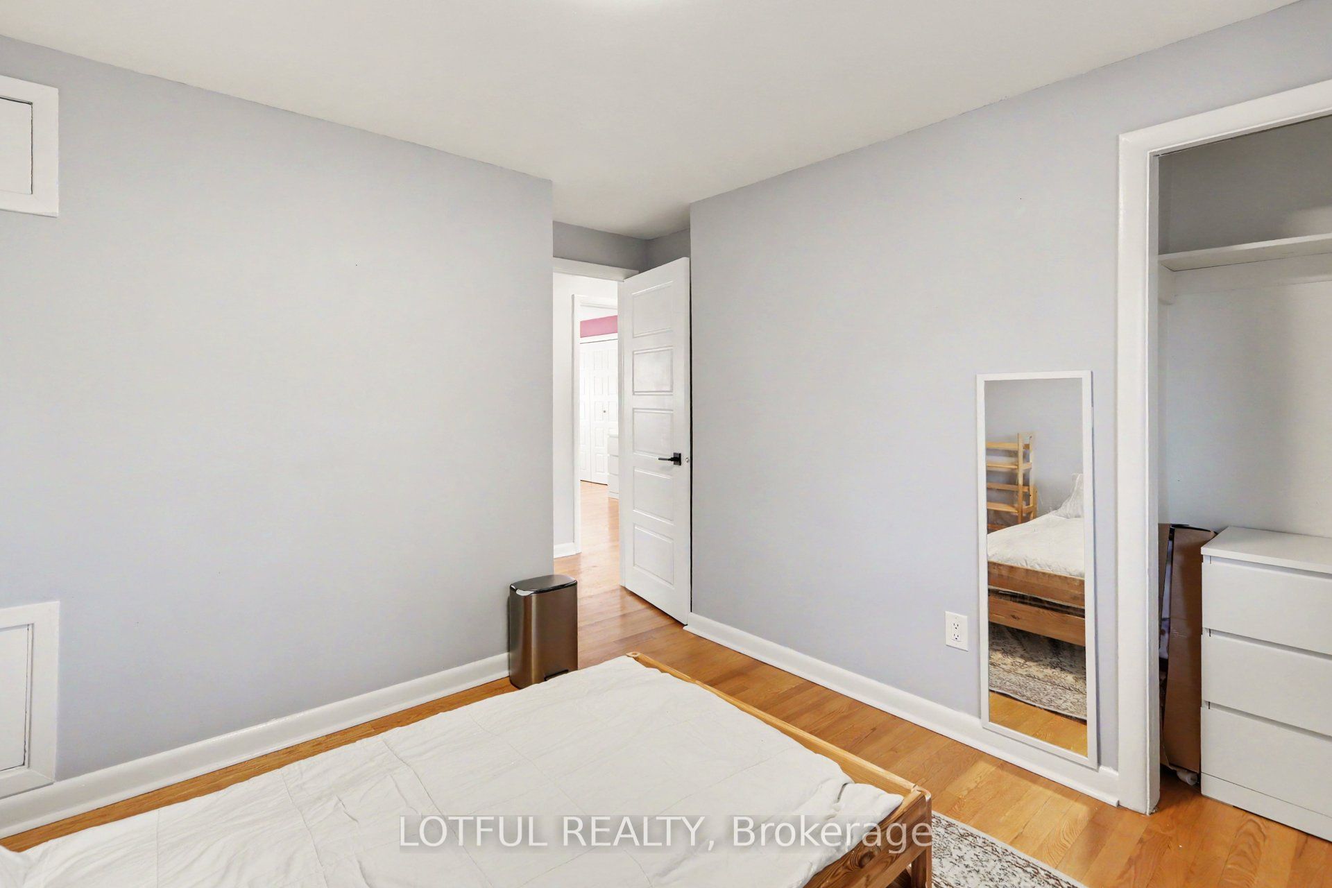2226 Saunderson Drive Property Photo 18