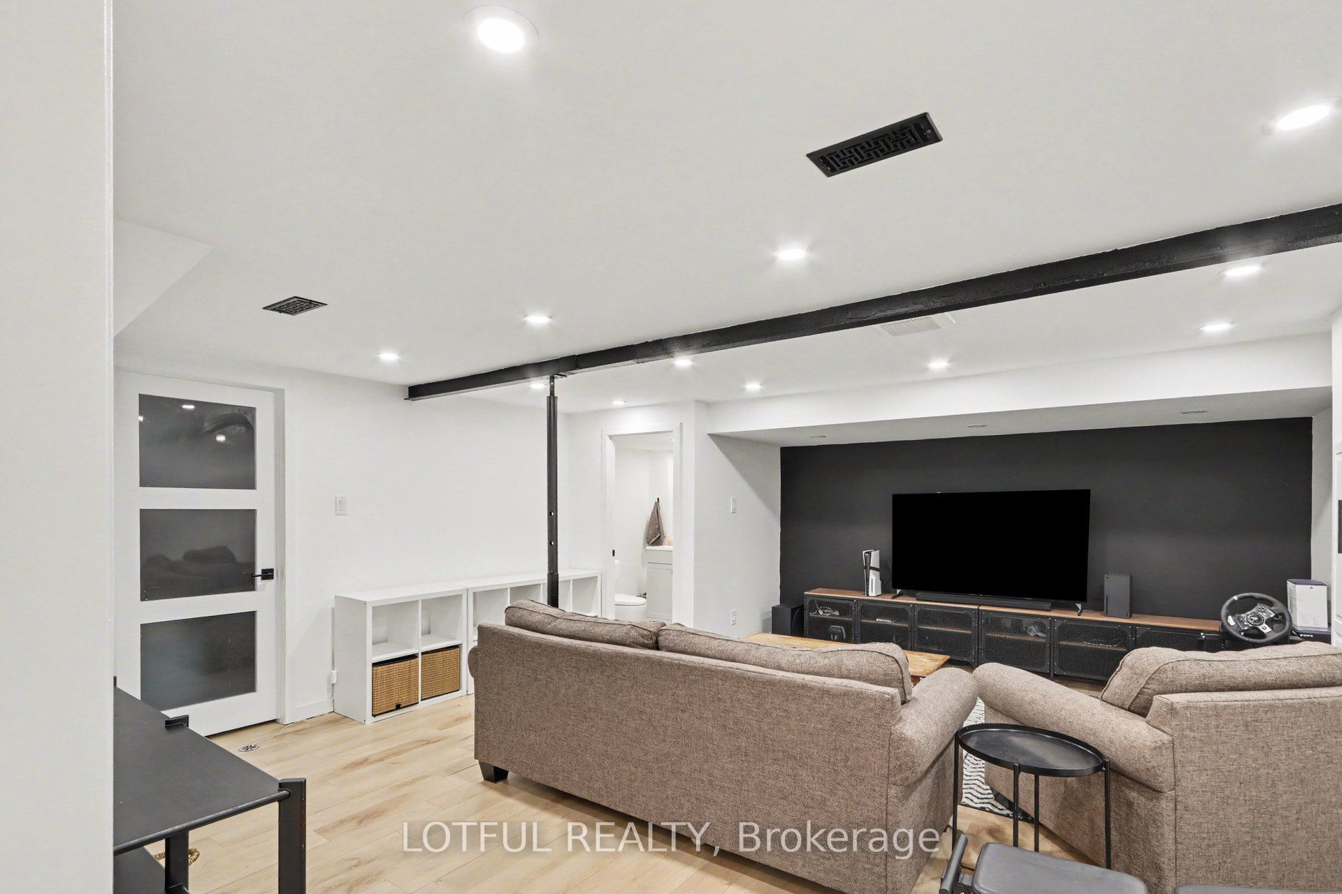 2226 Saunderson Drive Property Photo 20