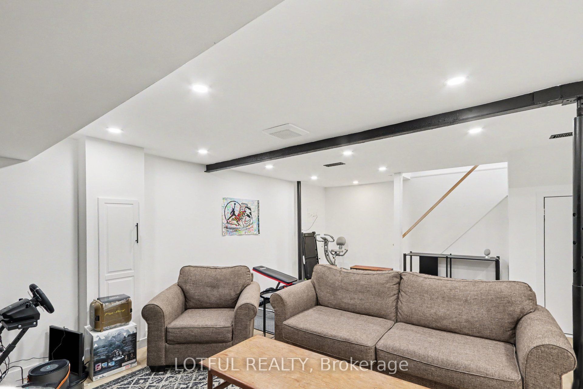 2226 Saunderson Drive Property Photo 21