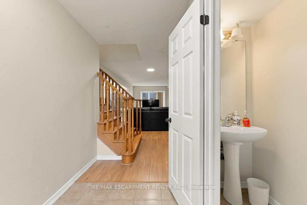 173 Whitwell Way Property Photo 2