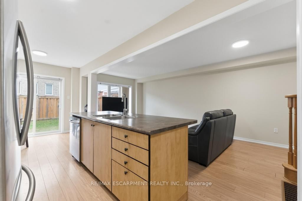 173 Whitwell Way Property Photo 3