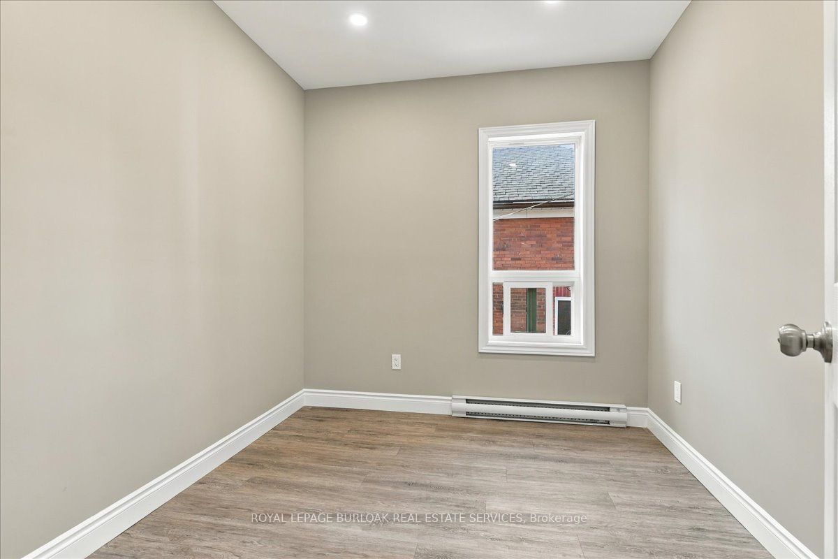 17 Eby Street S Upper Property Photo 1