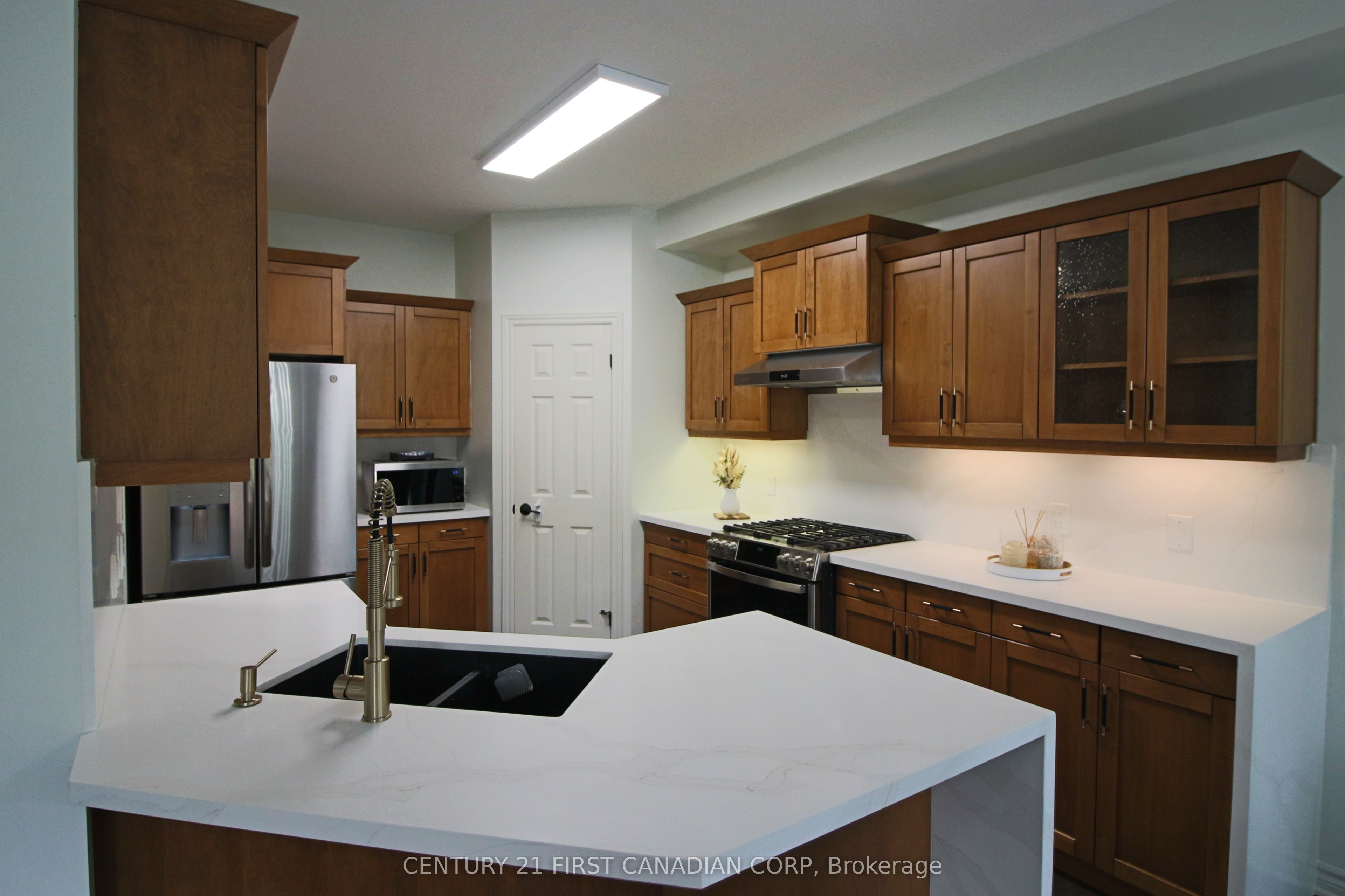 458 Blue Jay Drive 6 Property Photo 3