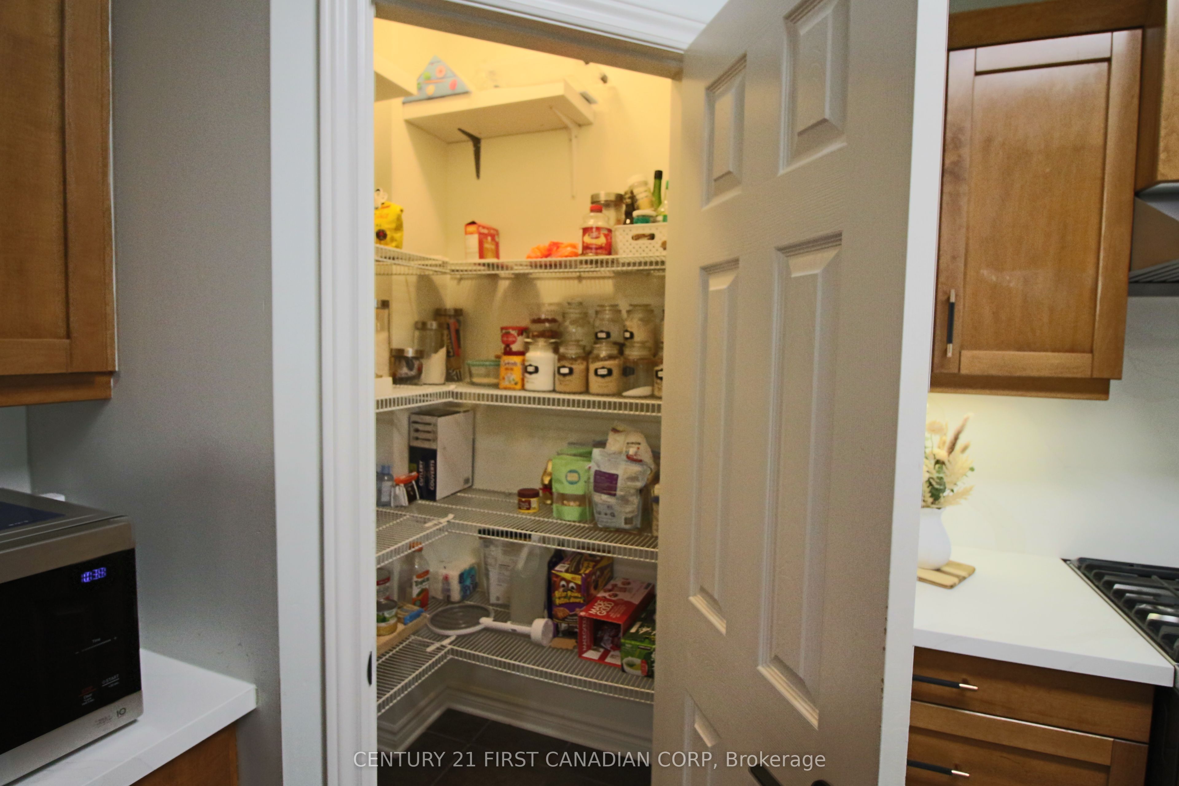 458 Blue Jay Drive 6 Property Photo 7