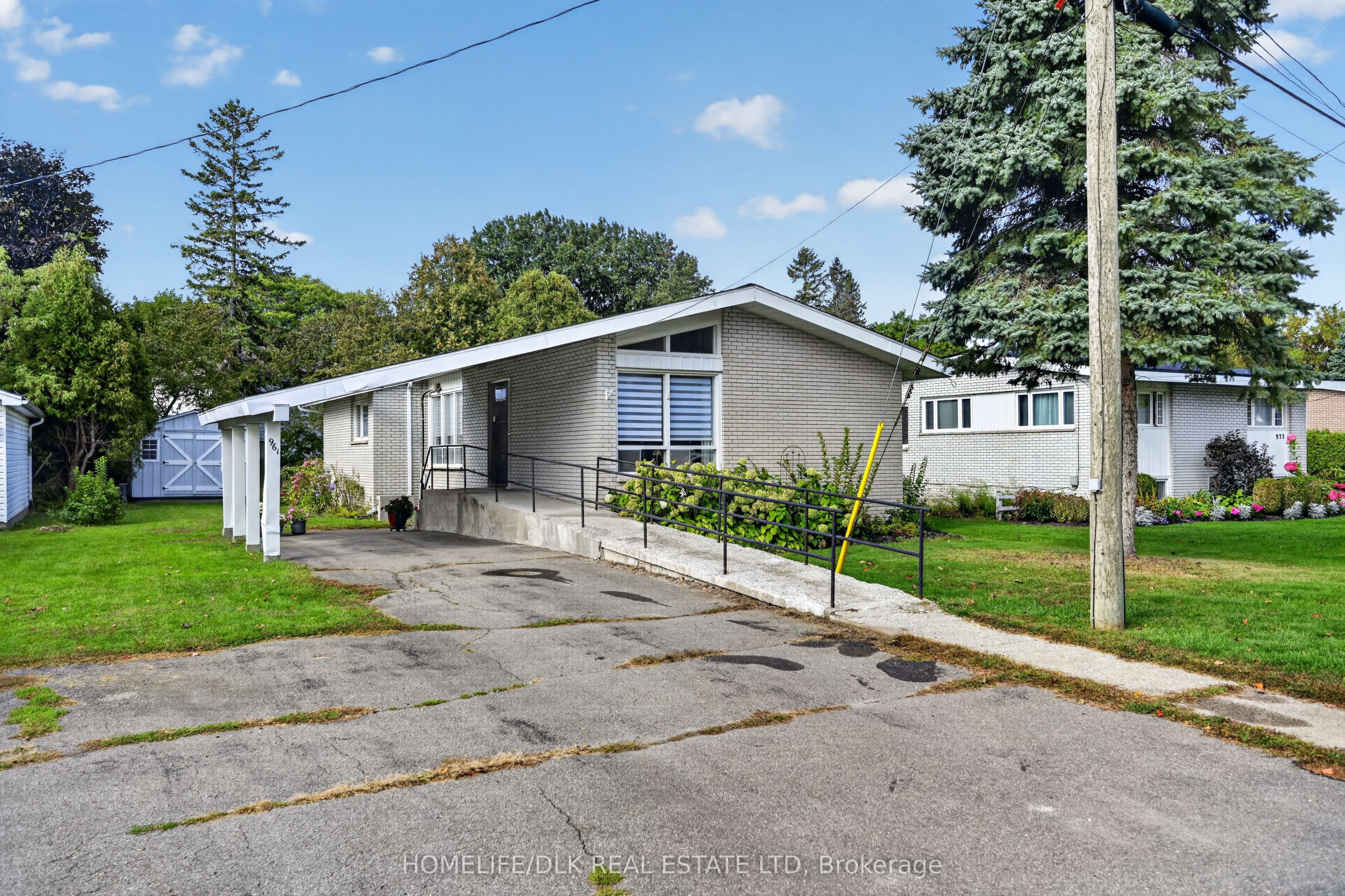 961 Massie Drive W Property Photo 1
