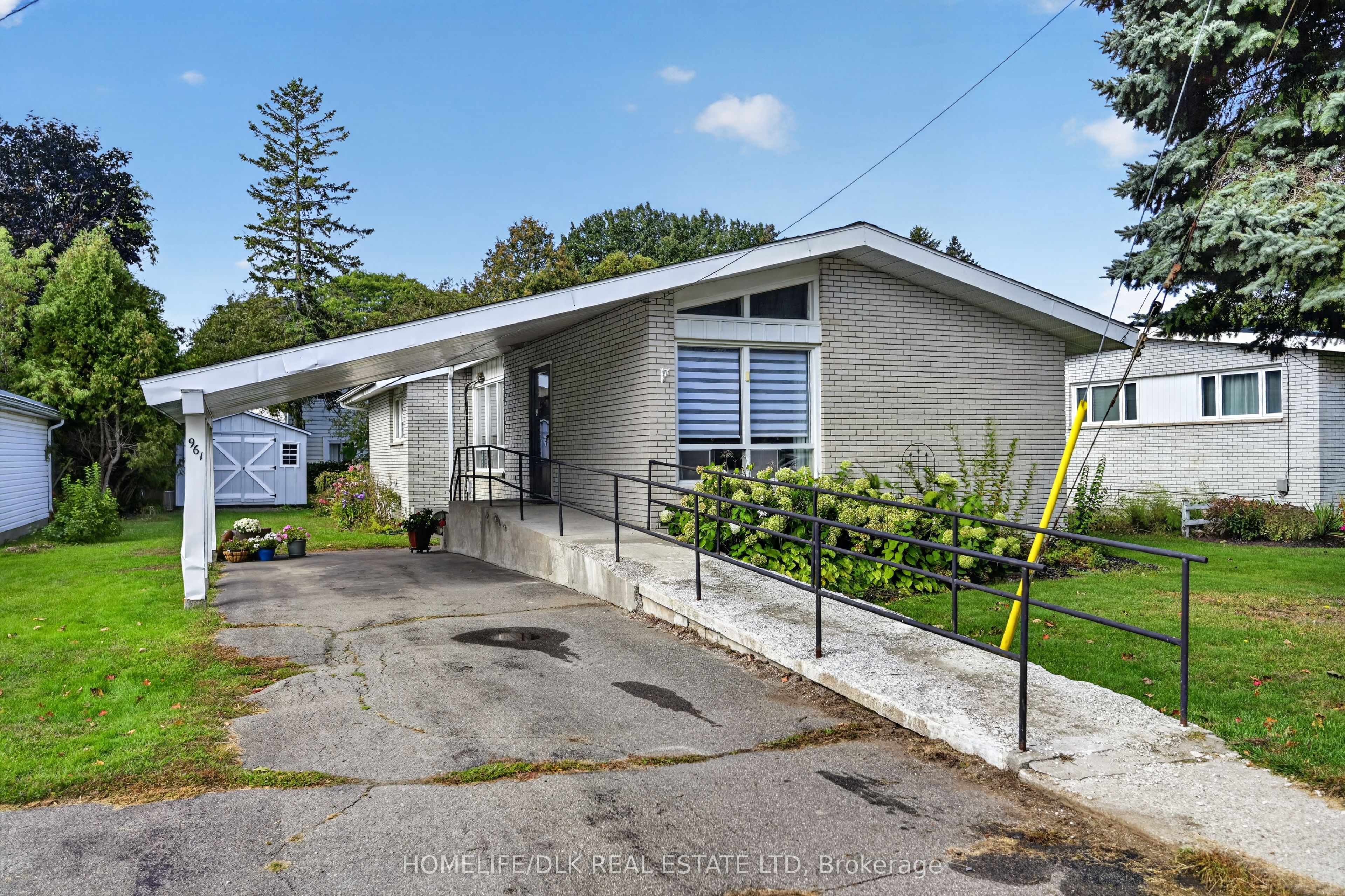 961 Massie Drive W Property Photo 2