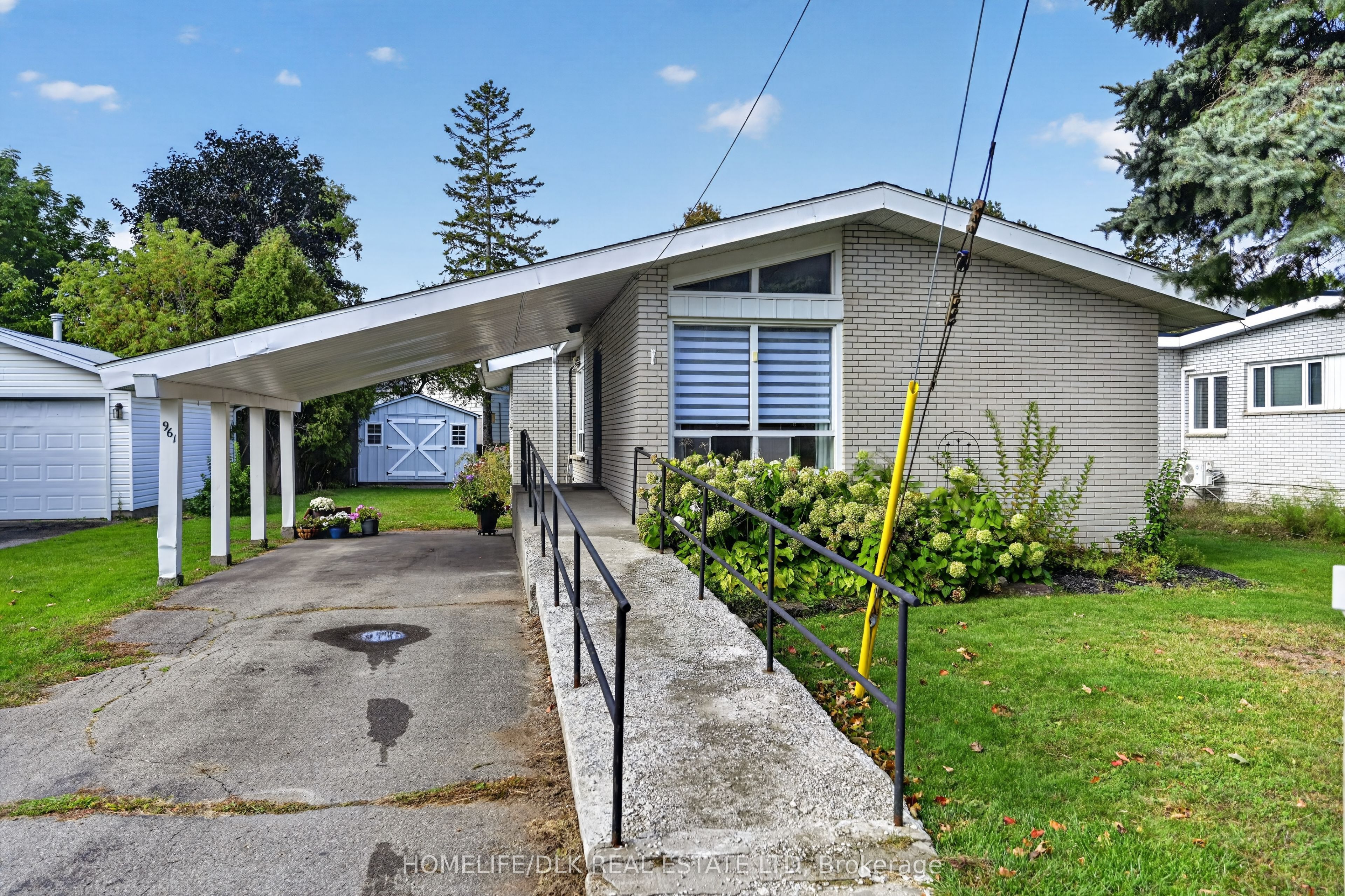 961 Massie Drive W Property Photo 3