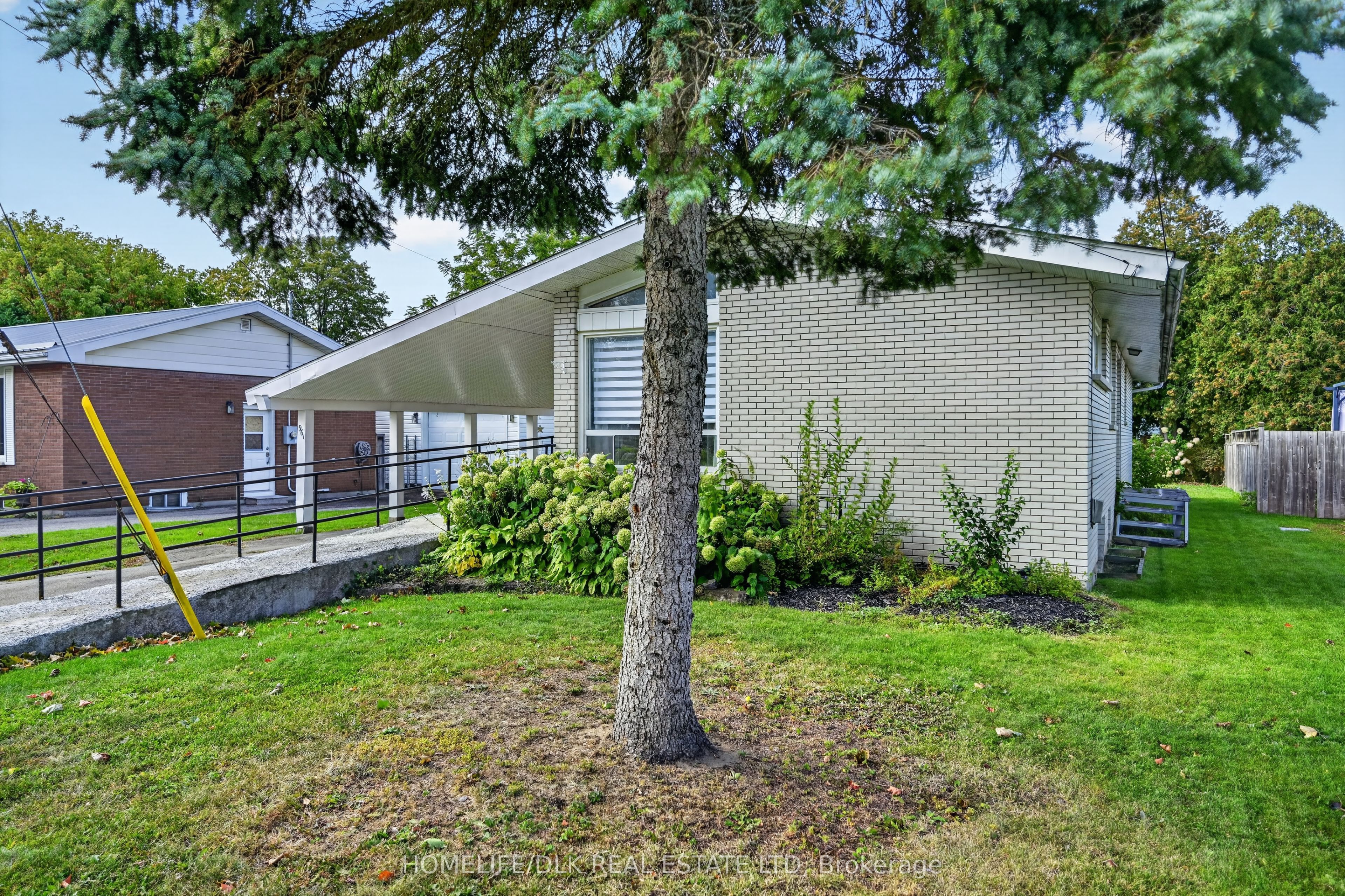 961 Massie Drive W Property Photo 4