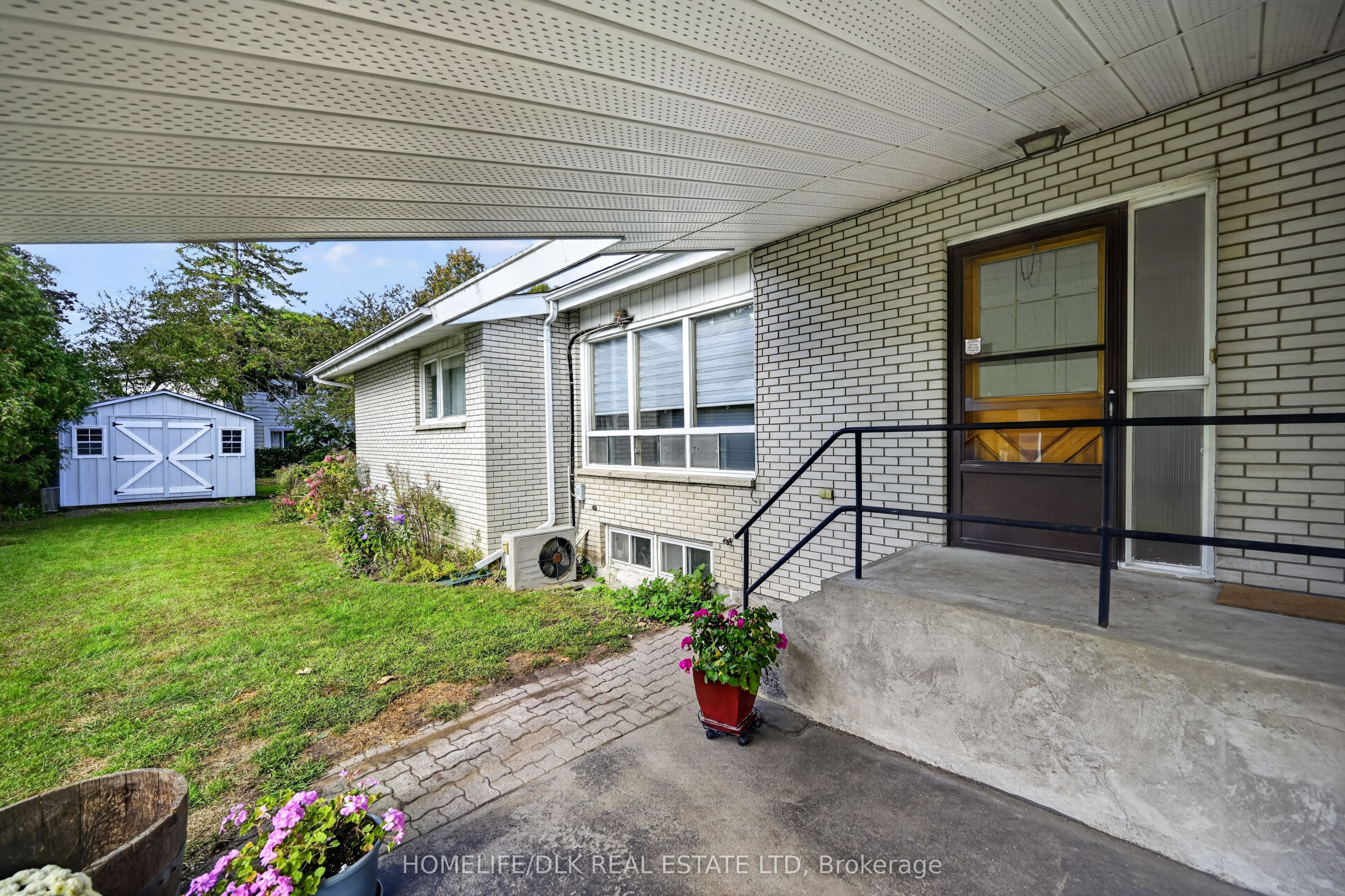 961 Massie Drive W Property Photo 6