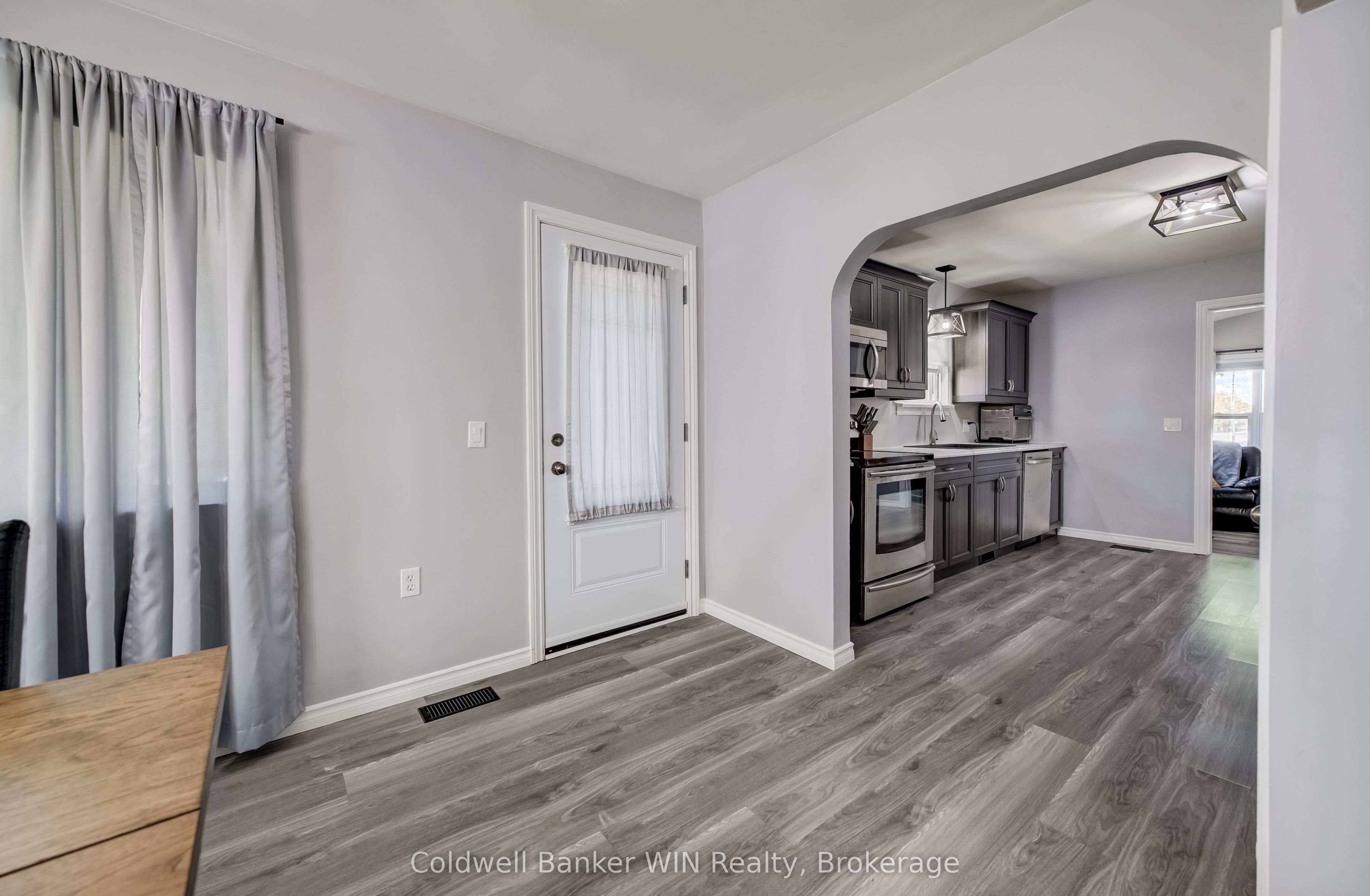 314 Wellington Street E Property Photo 11