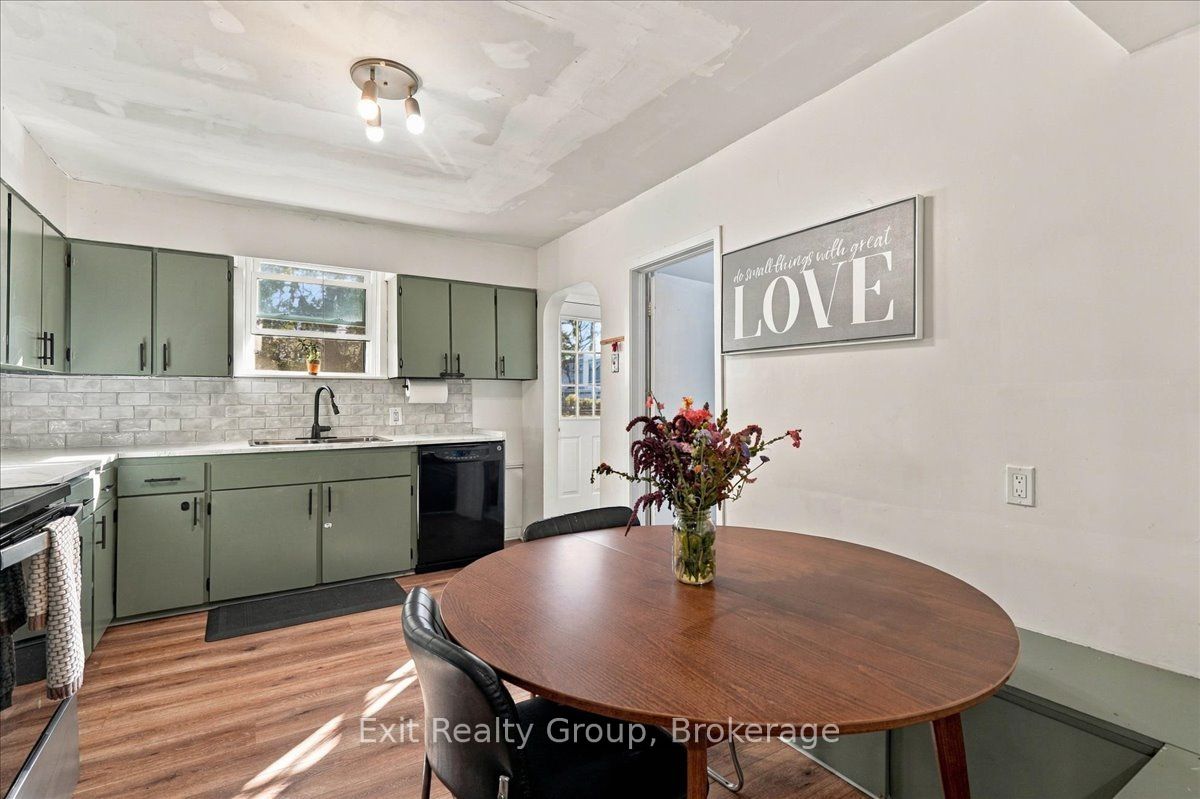 129 Harcourt Road Property Photo 16