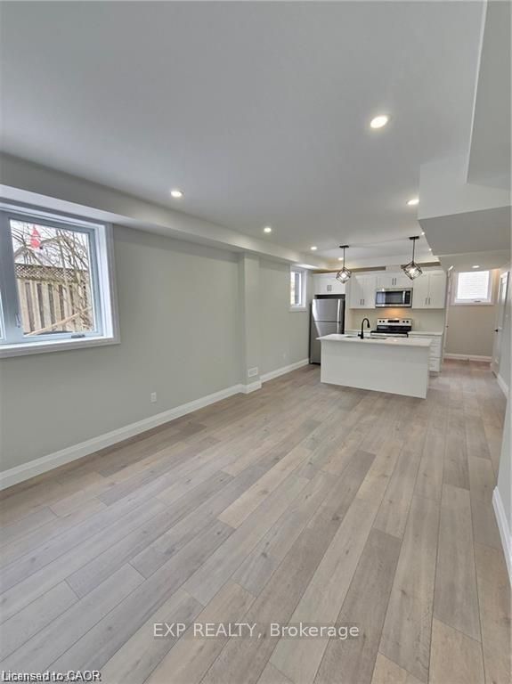 18 Hincks Street B Property Photo 6