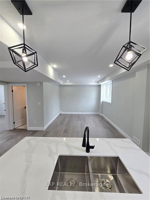 18 Hincks Street B Property Photo 7