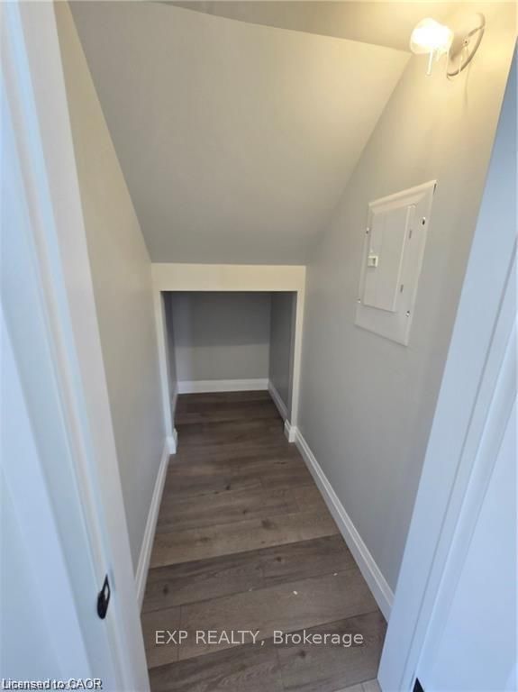 18 Hincks Street B Property Photo 12