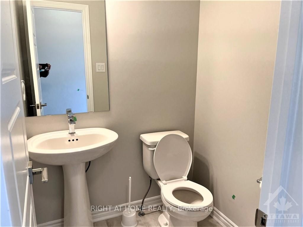 681 Allied Mews Property Photo 3