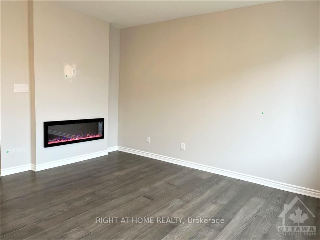 681 Allied Mews Property Photo 5