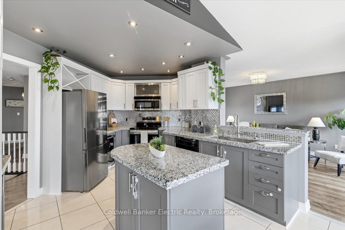 102 Hampton Crescent Property Photo 6
