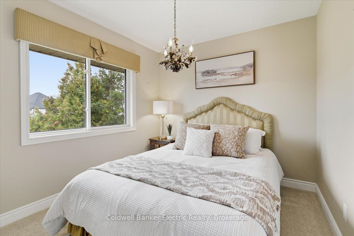 102 Hampton Crescent Property Photo 17