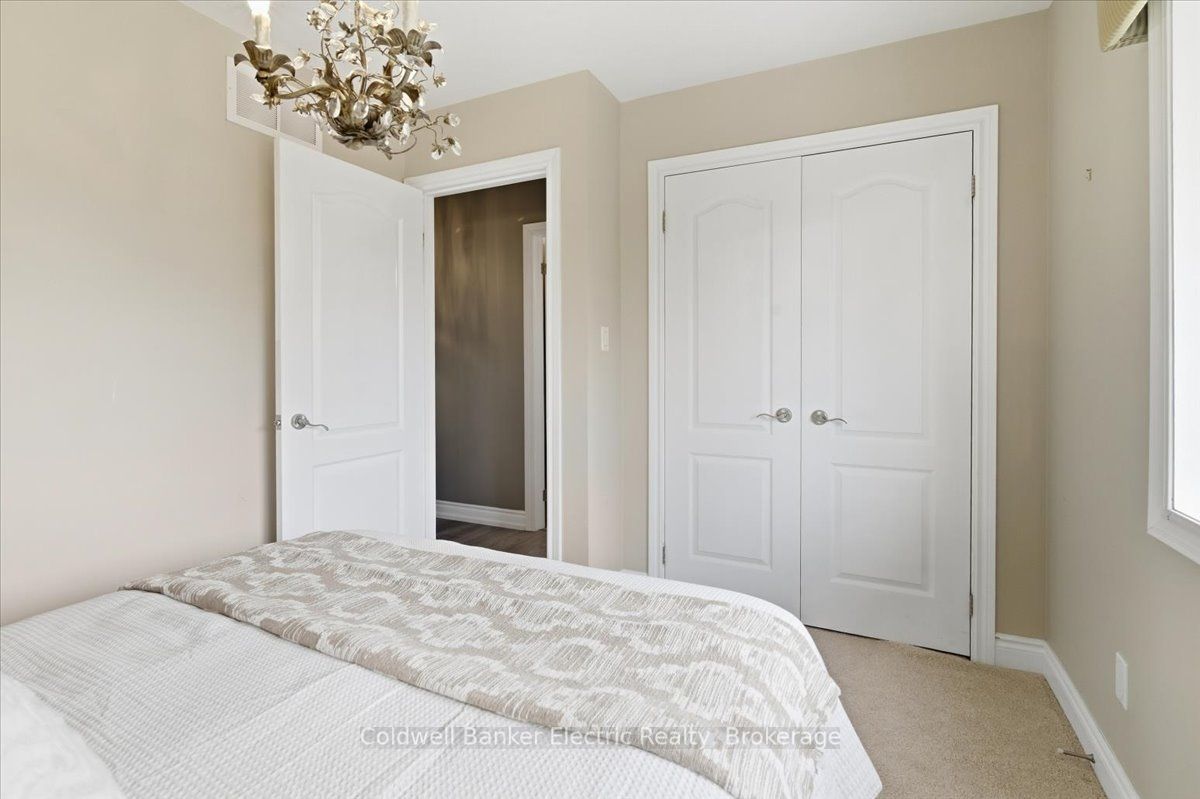 102 Hampton Crescent Property Photo 18