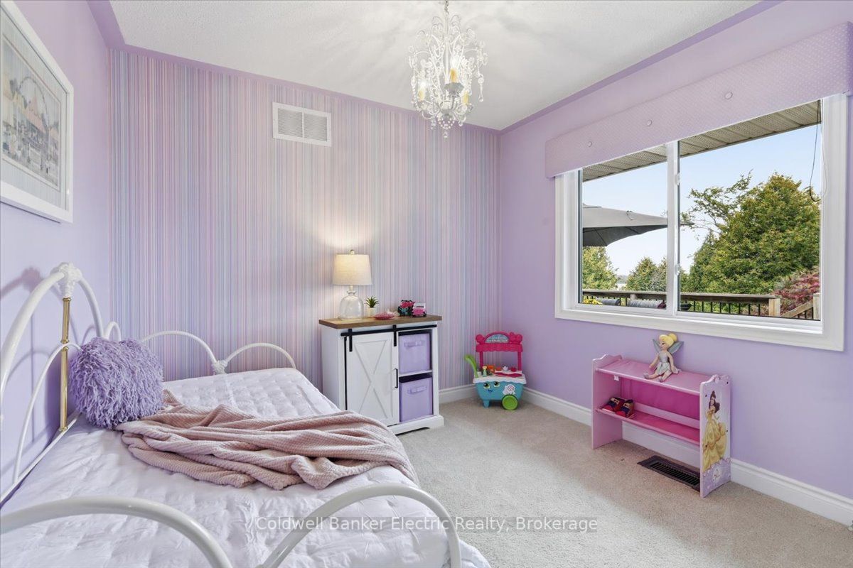 102 Hampton Crescent Property Photo 22