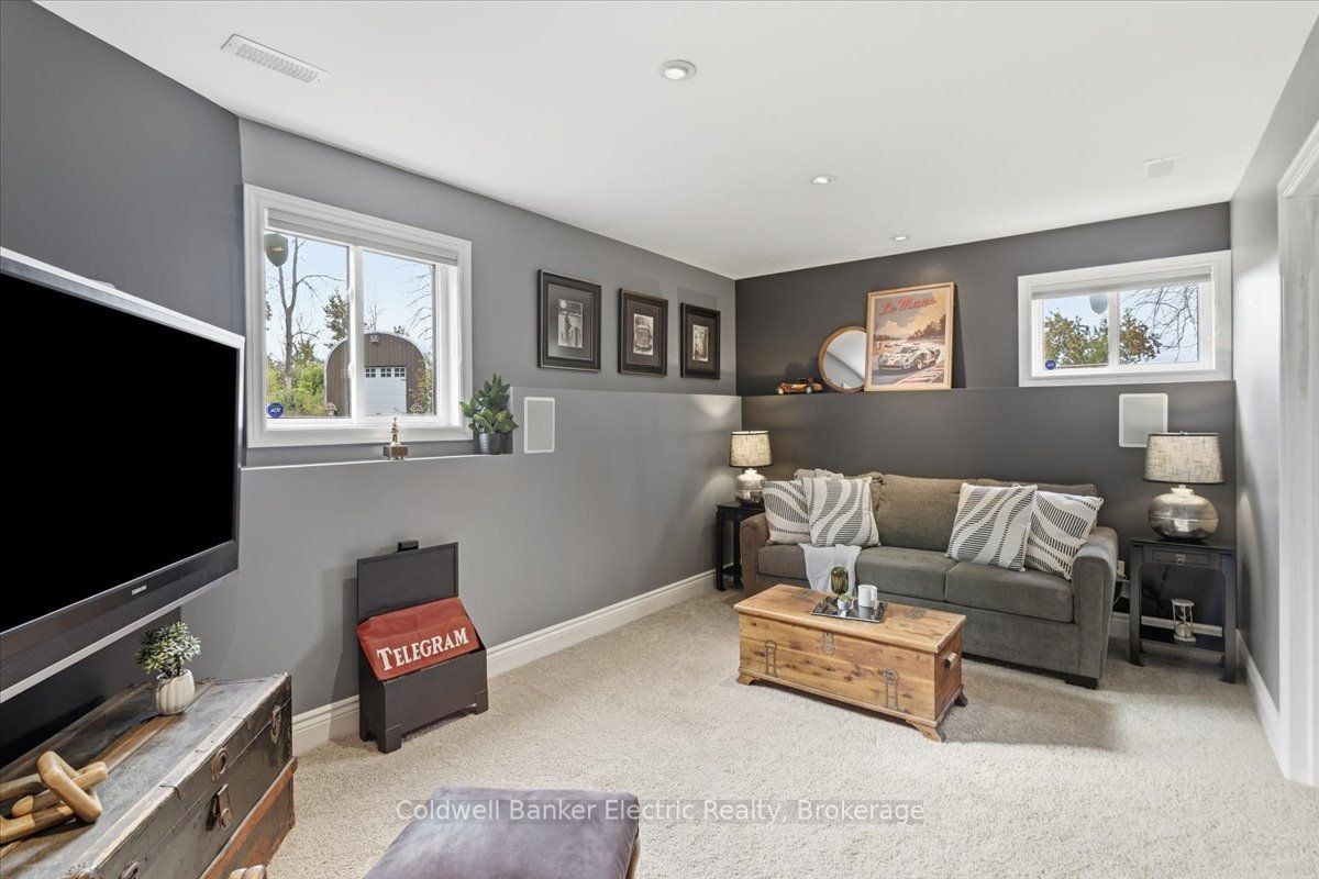 102 Hampton Crescent Property Photo 24