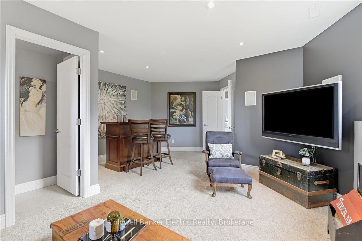 102 Hampton Crescent Property Photo 25