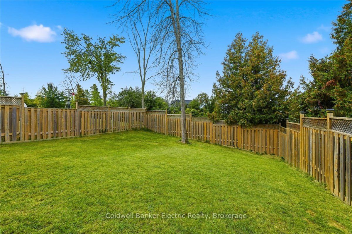 102 Hampton Crescent Property Photo 31
