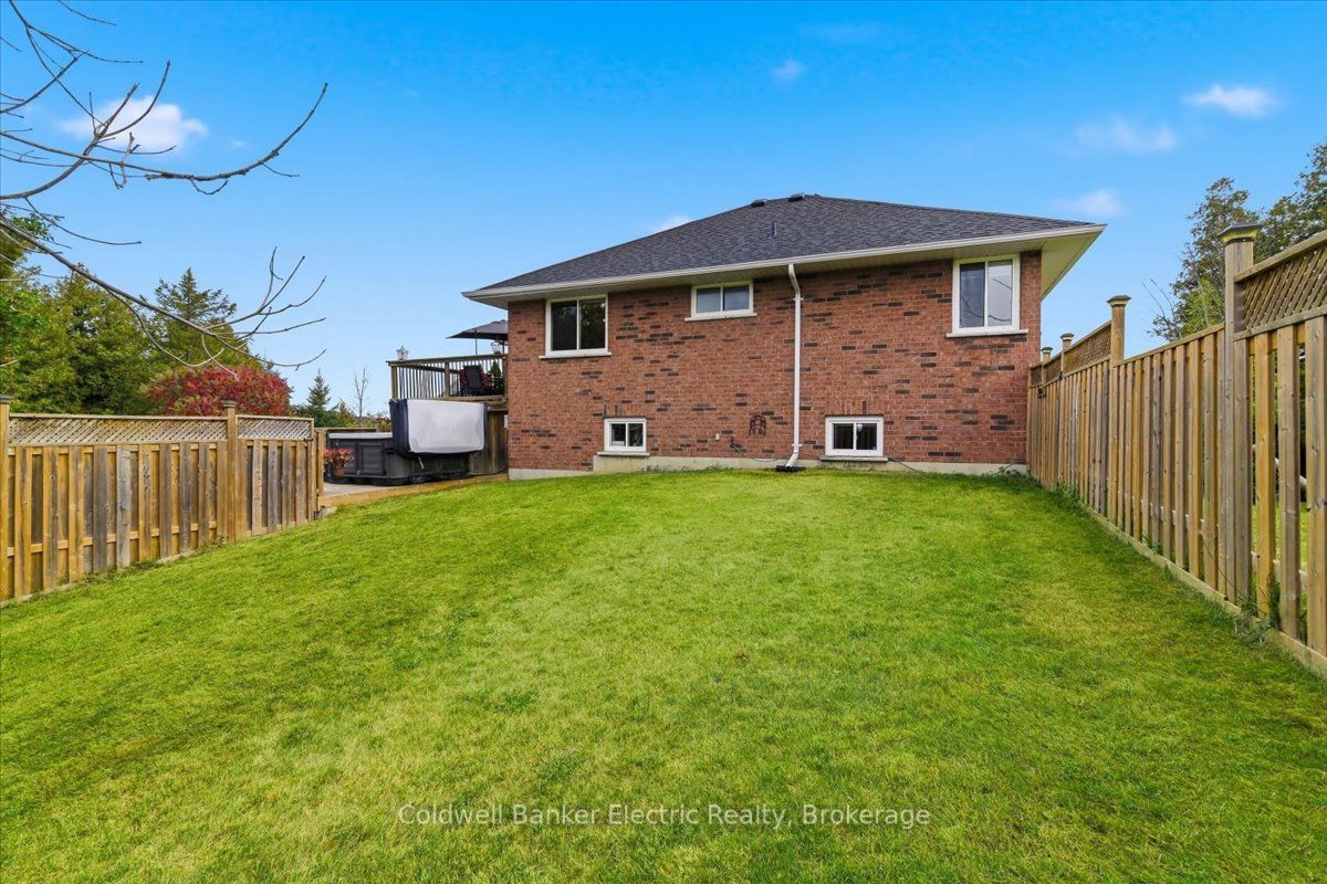 102 Hampton Crescent Property Photo 32