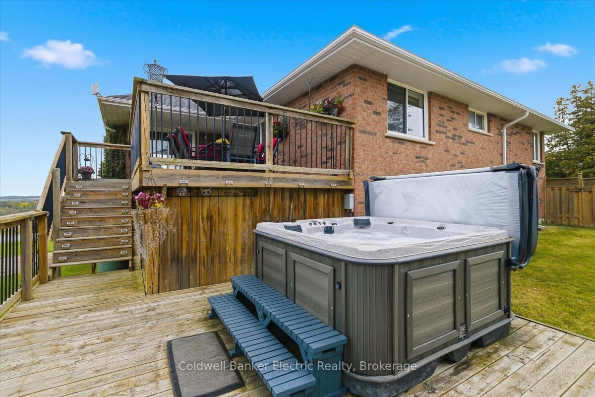 102 Hampton Crescent Property Photo 41