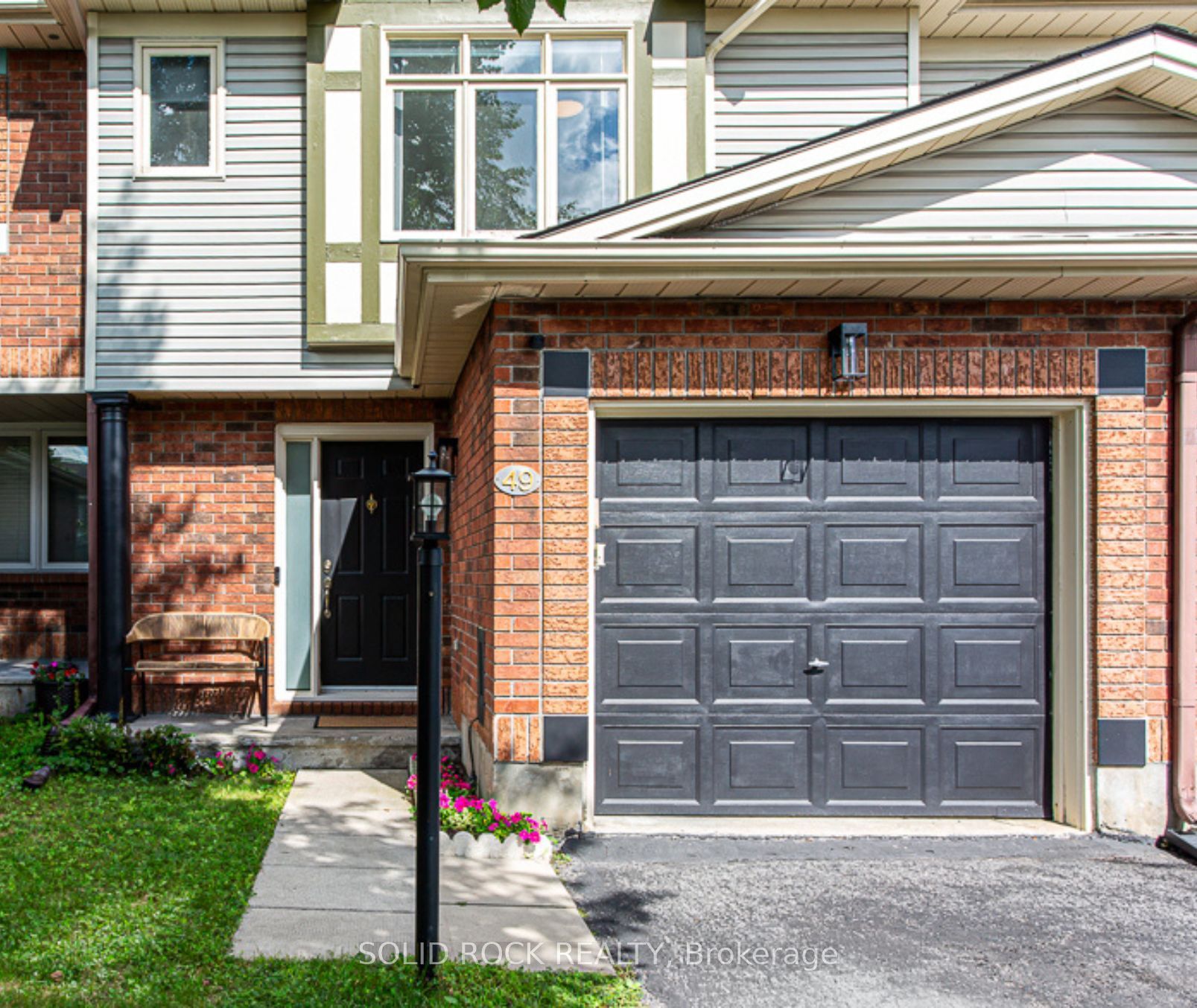 49 Longshire Circle Property Photo 3