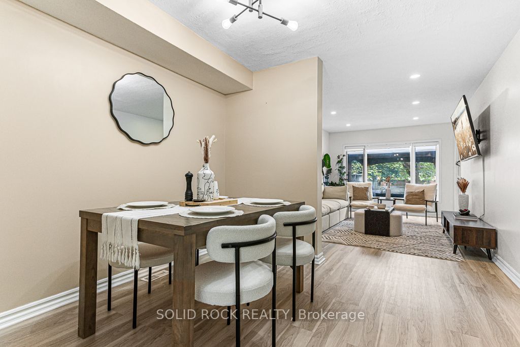 49 Longshire Circle Property Photo 6