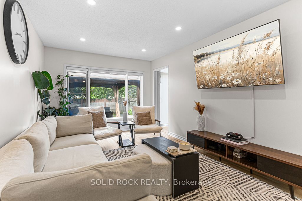 49 Longshire Circle Property Photo 8