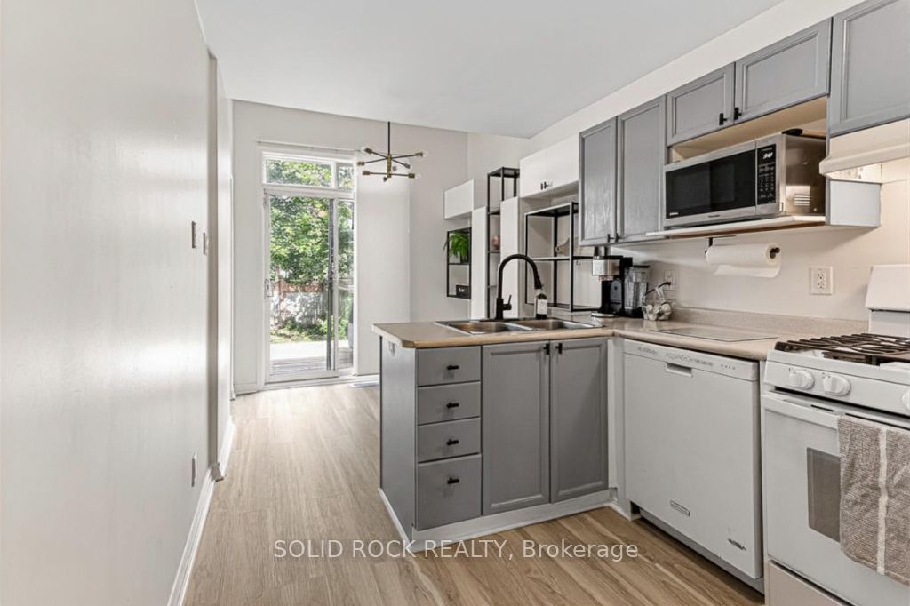 49 Longshire Circle Property Photo 10