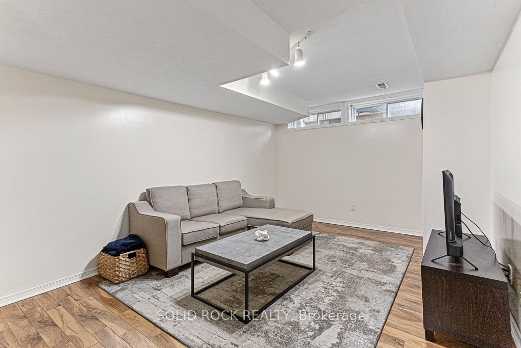 49 Longshire Circle Property Photo 28