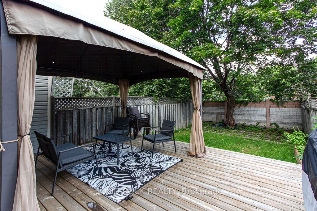 49 Longshire Circle Property Photo 31