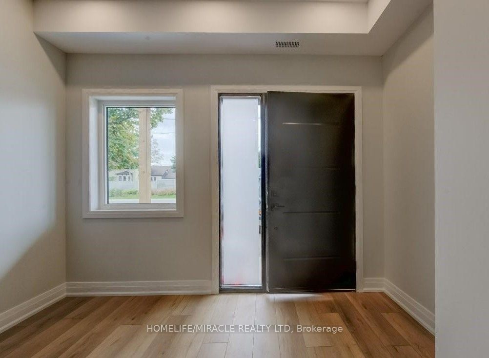 160 Weber Street W Upper Property Photo 2