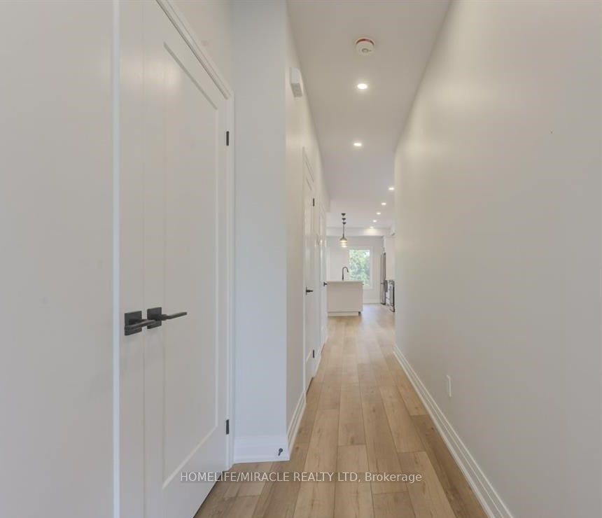 160 Weber Street W Upper Property Photo 3
