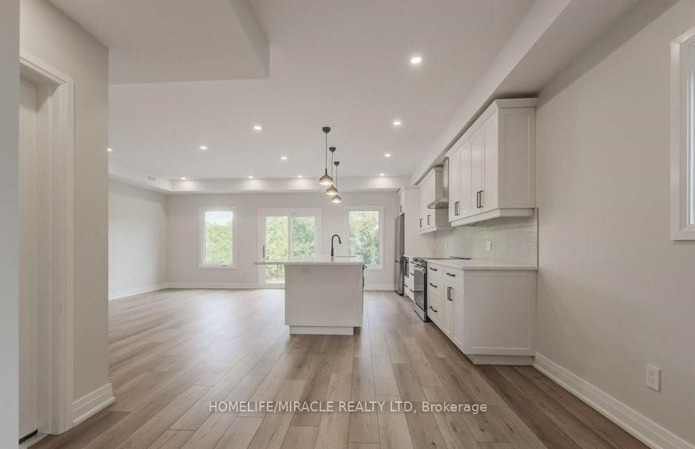 160 Weber Street W Upper Property Photo 4