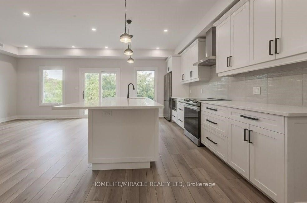 160 Weber Street W Upper Property Photo 5