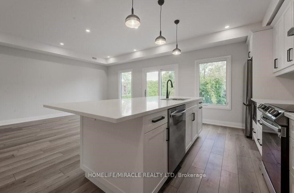 160 Weber Street W Upper Property Photo 6