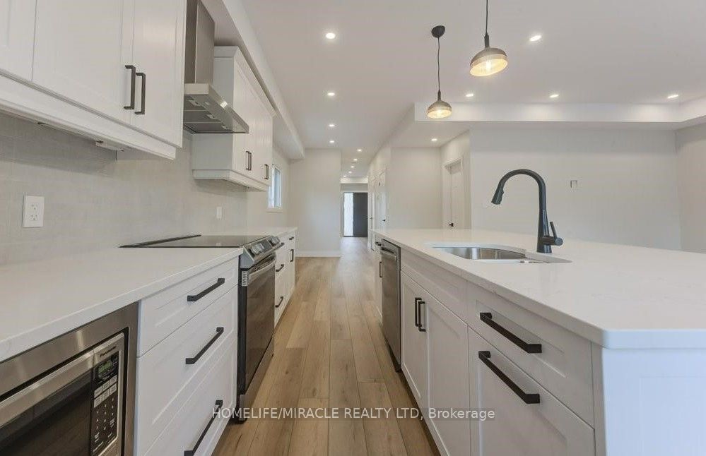 160 Weber Street W Upper Property Photo 7